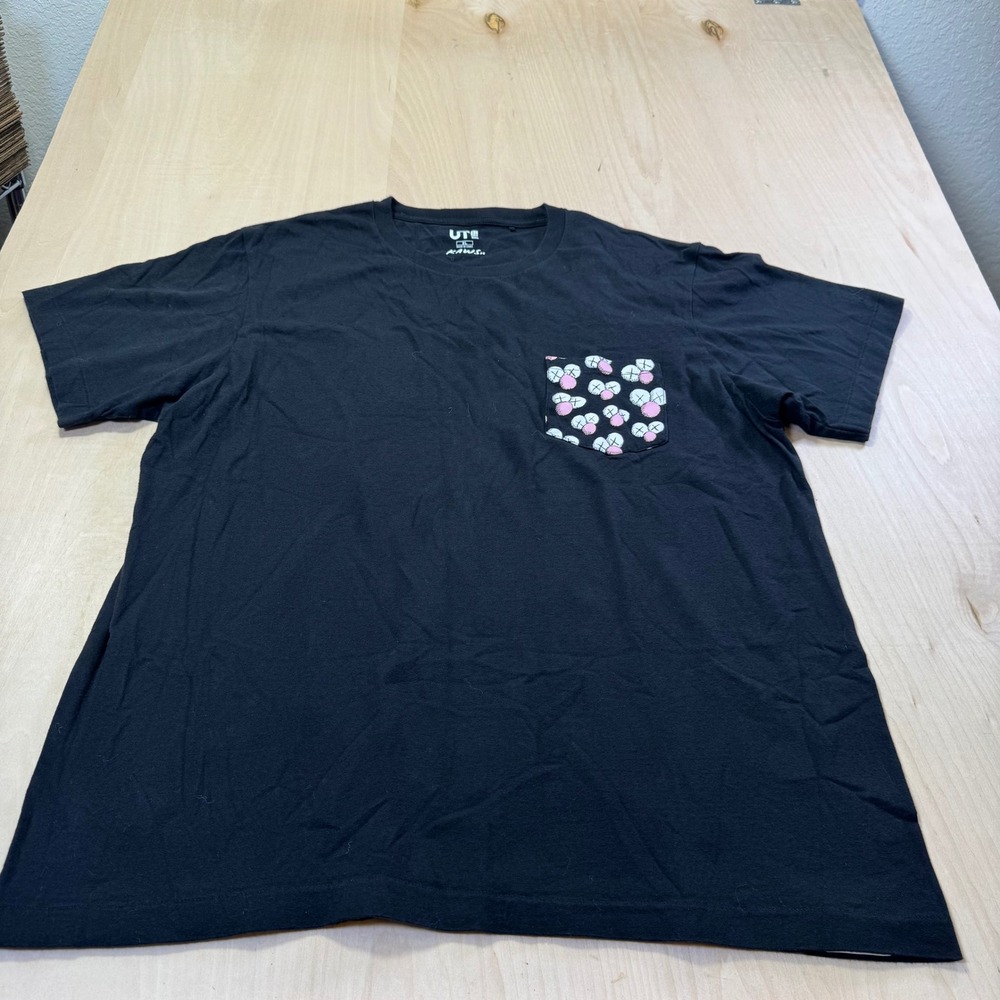 Uniqlo UT KAWS Pocket T-Shirt Mens XL Black‎ Graphic XX Pattern Short Sleeve Tee